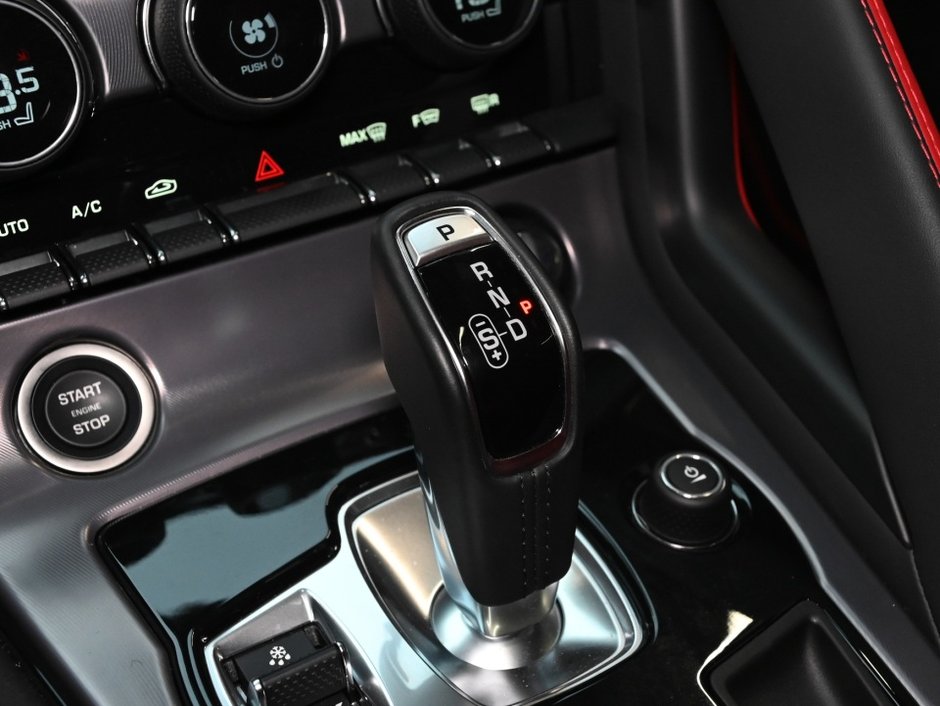 Jaguar F-Type 575 R COUPE AWD/ONLY 1892 KM!!!!!!!! 2024-19