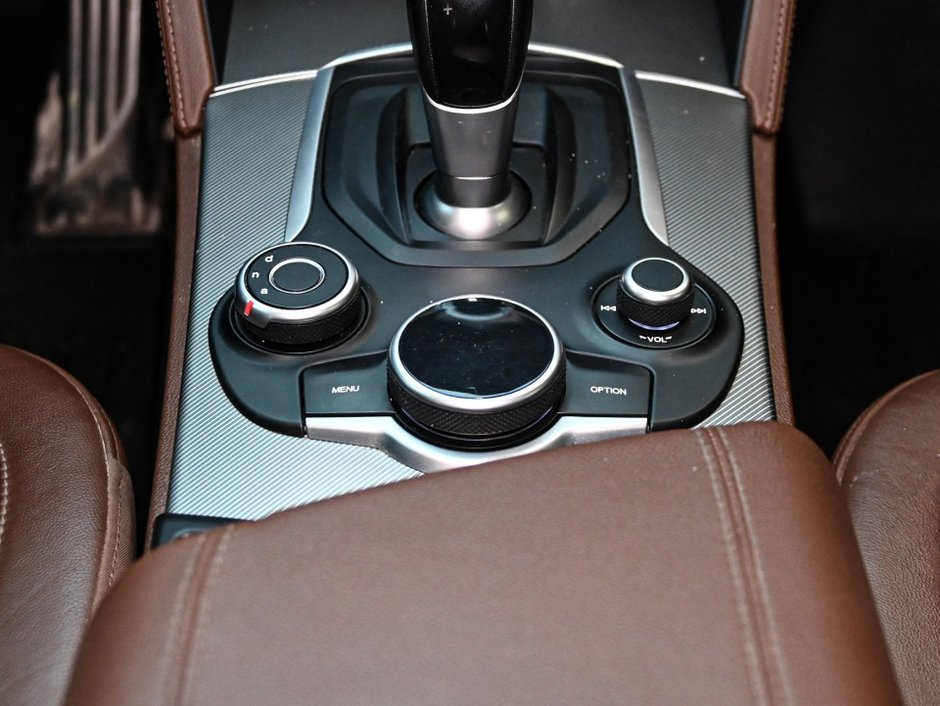 2018 Alfa Romeo Stelvio Sport-23