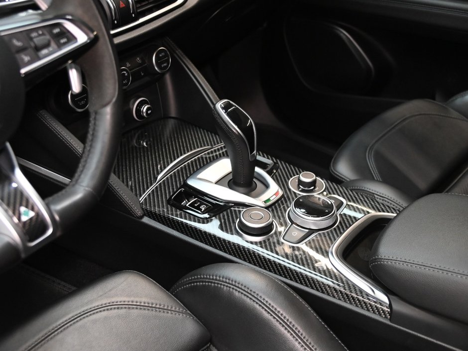 2022 Alfa Romeo Stelvio Quadrifoglio-14