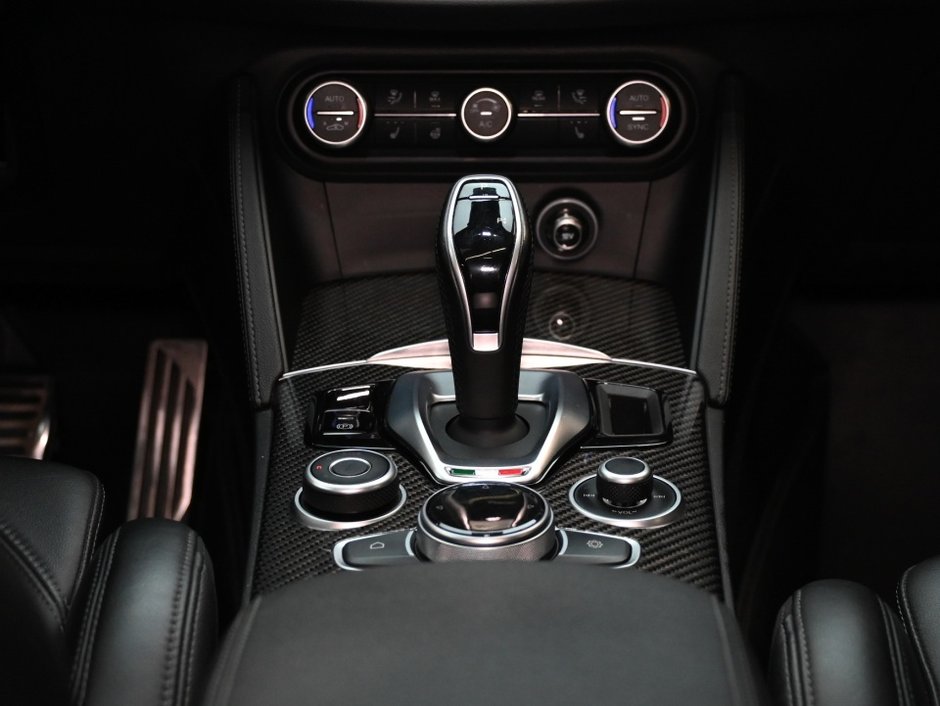 2022 Alfa Romeo Stelvio Quadrifoglio-26