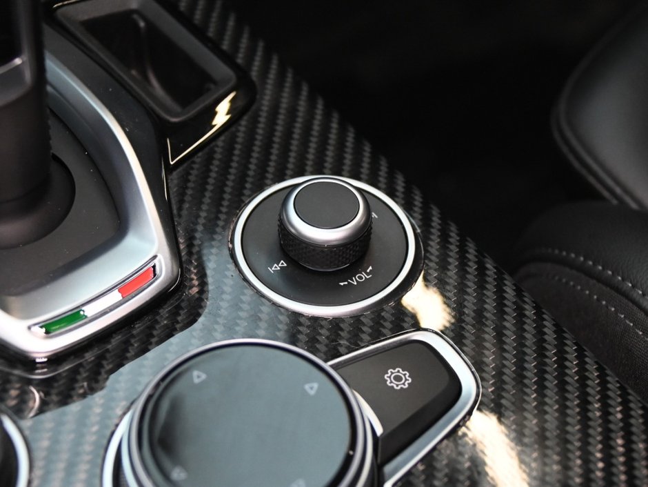 2022 Alfa Romeo Stelvio Quadrifoglio-23