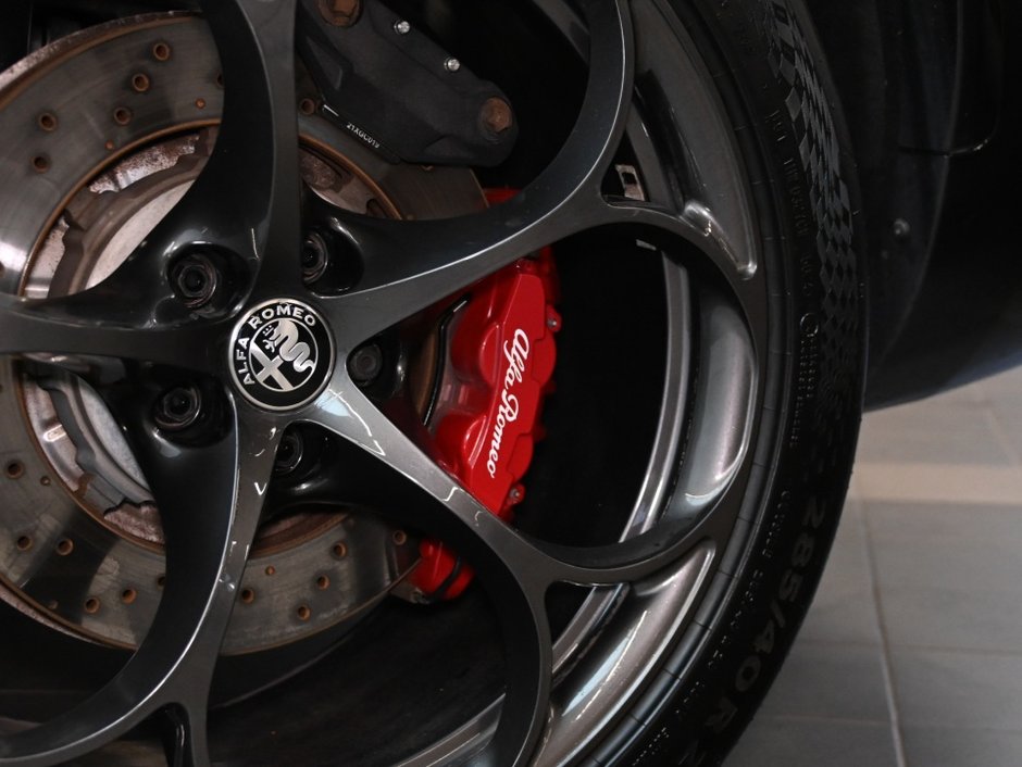 2022 Alfa Romeo Stelvio Quadrifoglio-32