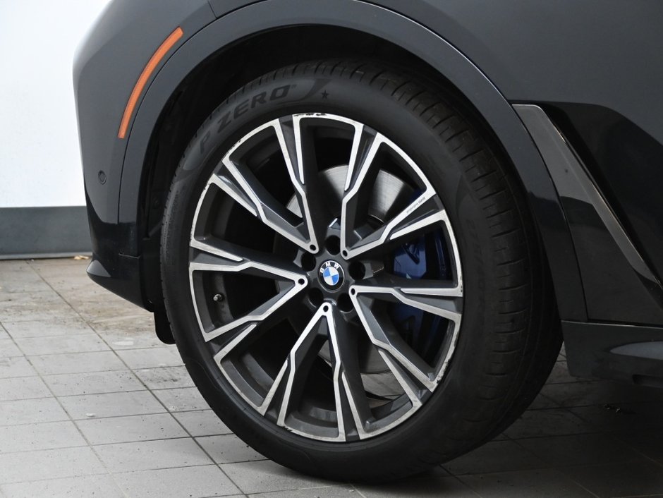 2019 BMW X7 xDrive40i-32