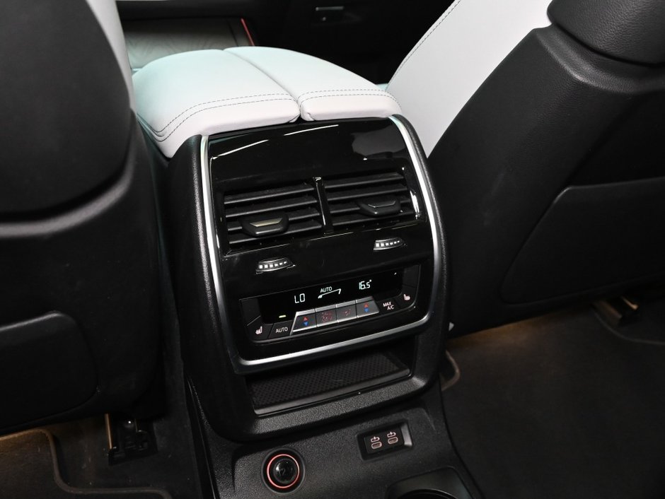 2023 BMW X7 xDrive40i-27
