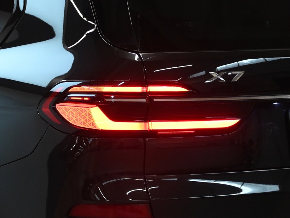 2023 BMW X7 xDrive40i-34