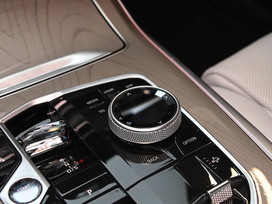 2023 BMW X7 xDrive40i-24