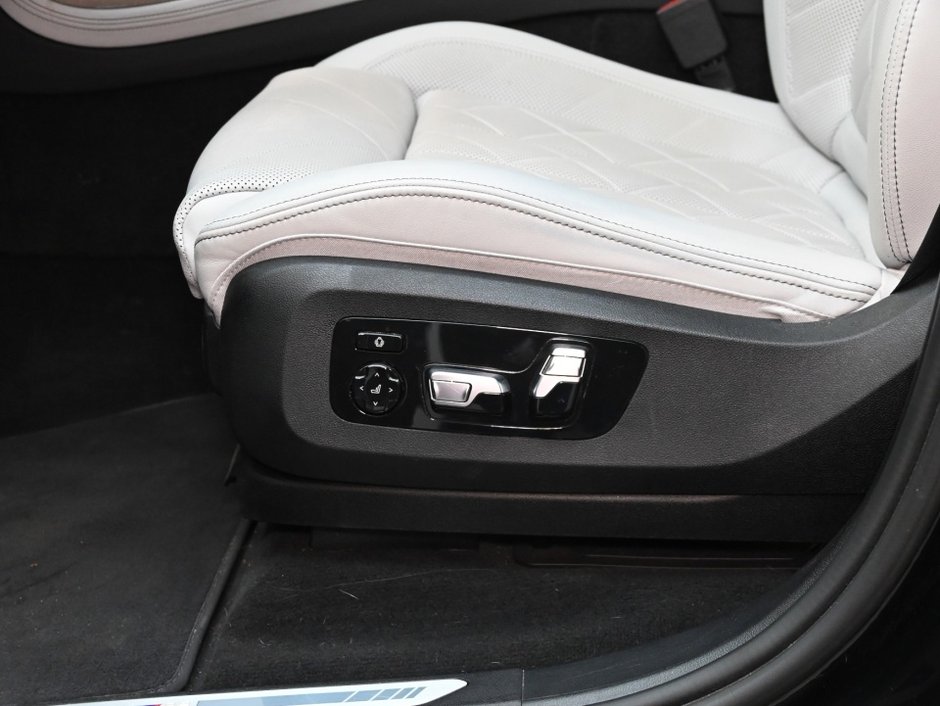 2023 BMW X7 xDrive40i-12