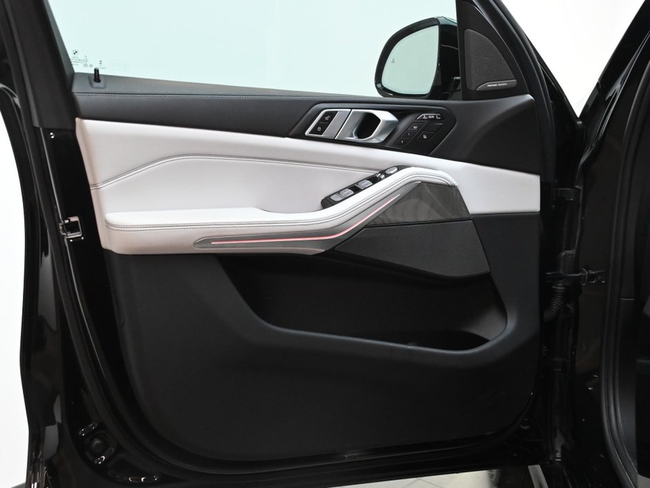 2023 BMW X7 xDrive40i-9