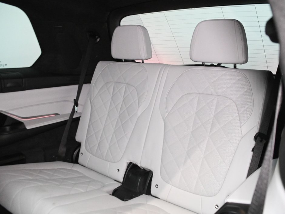 2023 BMW X7 xDrive40i-3
