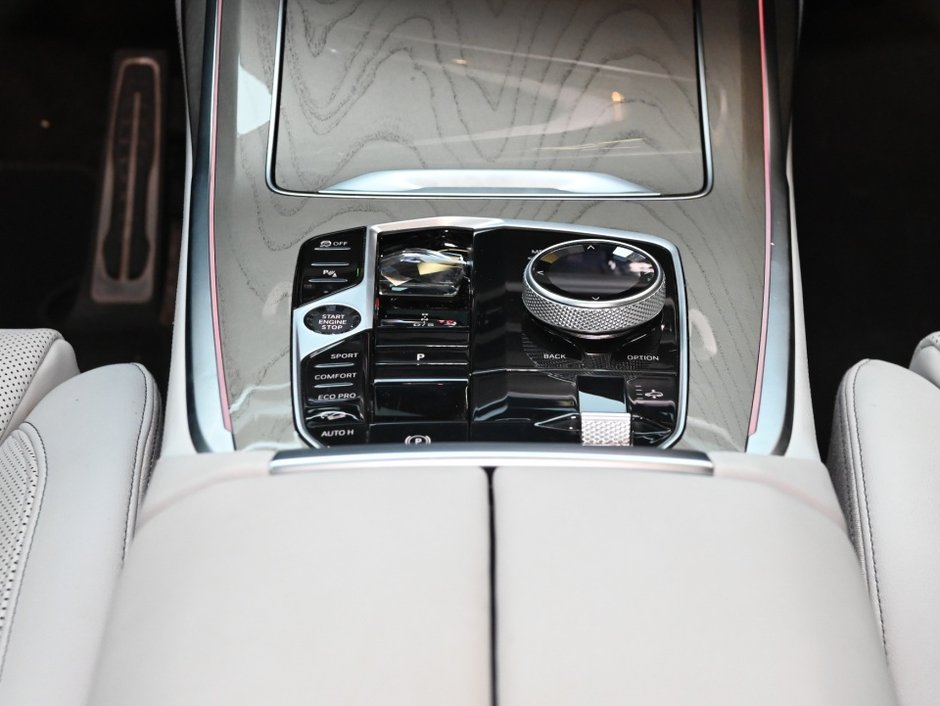 2023 BMW X7 xDrive40i-26