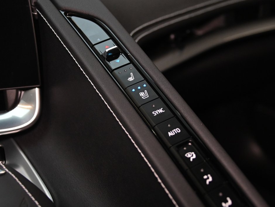 2023 Chevrolet Corvette 2LT-22