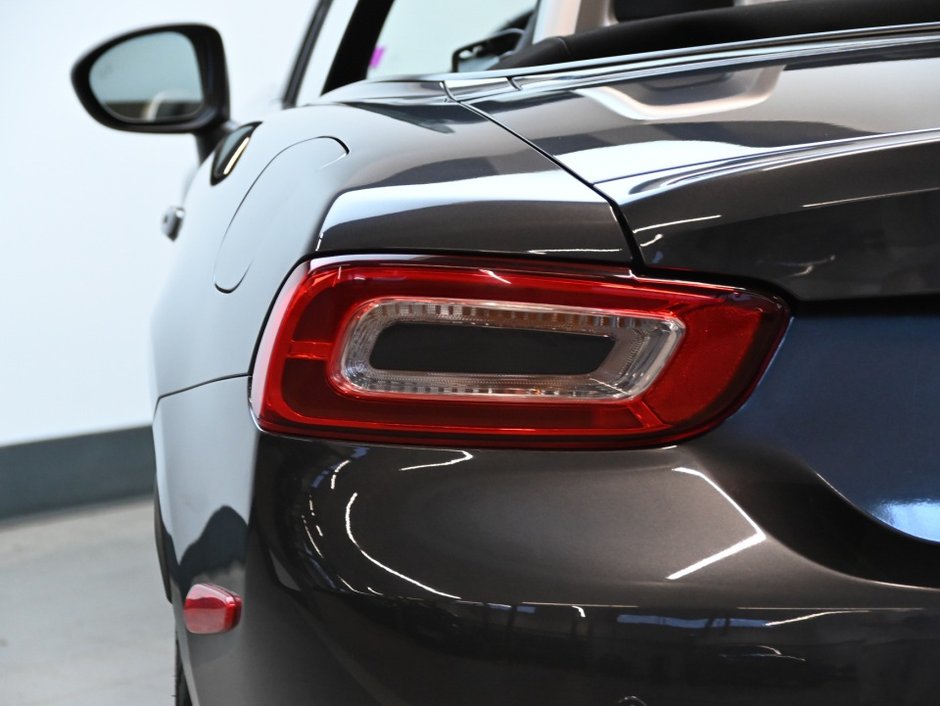 2019 Fiat 124 Spider Lusso-23