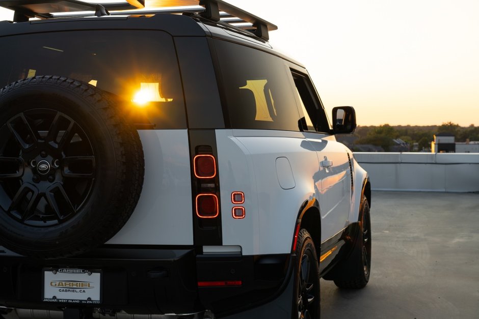2023 Land Rover Defender X-Dynamic SE-22