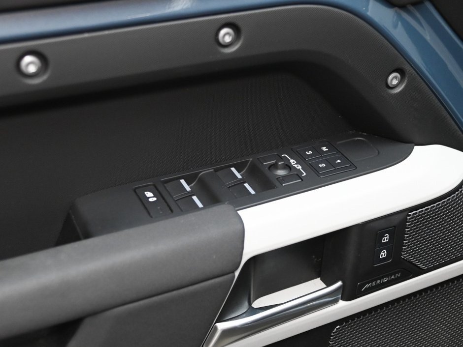 2023 Land Rover Defender S-10