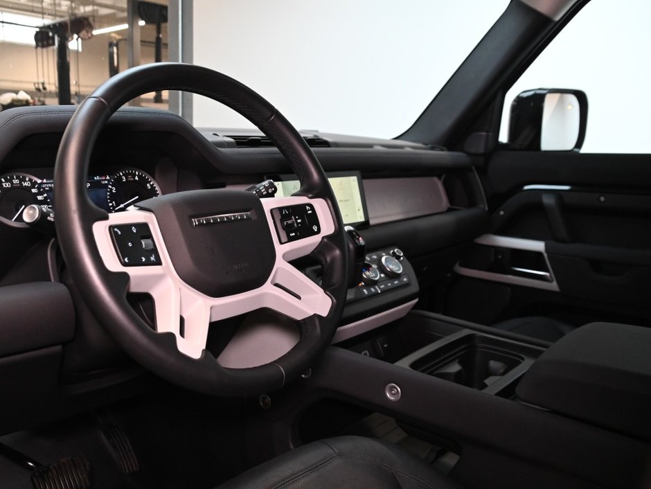 2023 Land Rover Defender SE-2