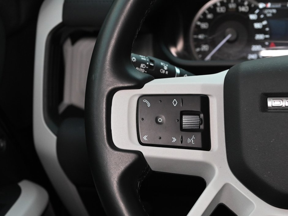 2023 Land Rover Defender SE-17