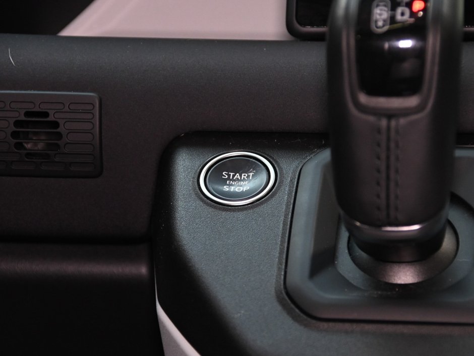 2023 Land Rover Defender SE-22