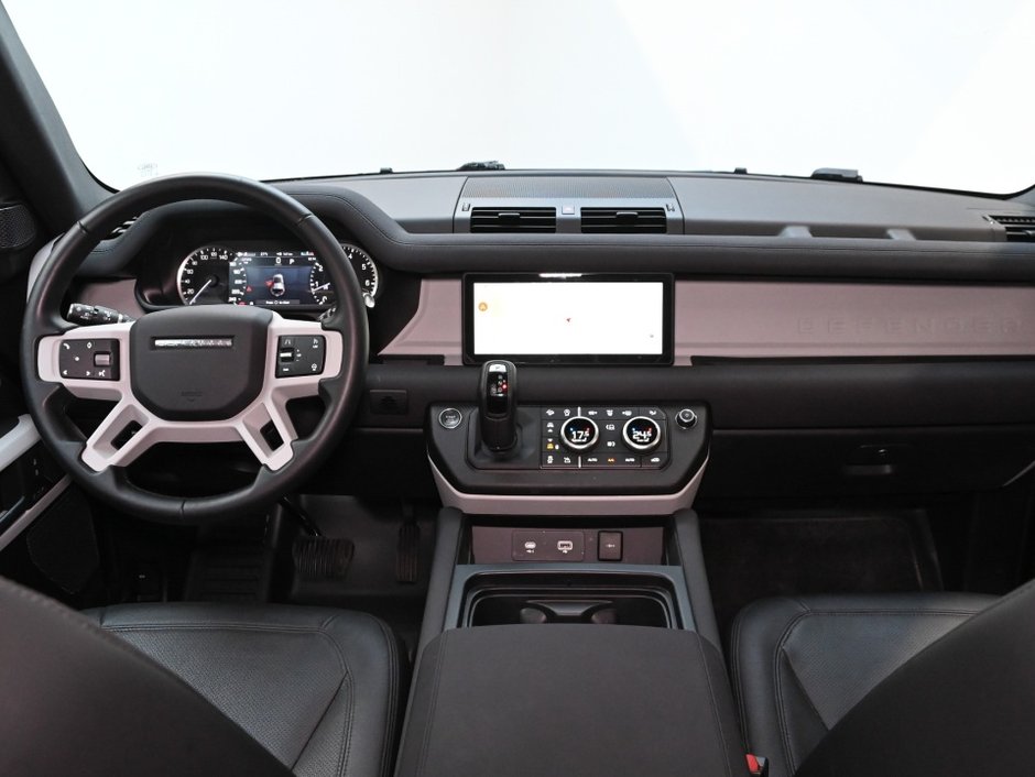 2023 Land Rover Defender SE-14