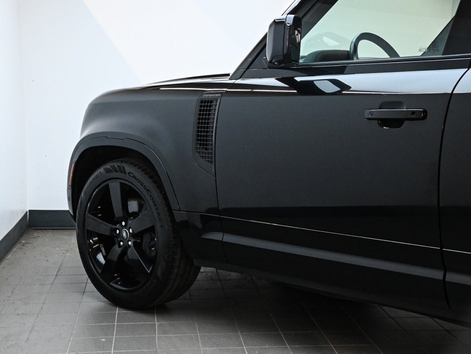 2023 Land Rover Defender X-Dynamic SE-29