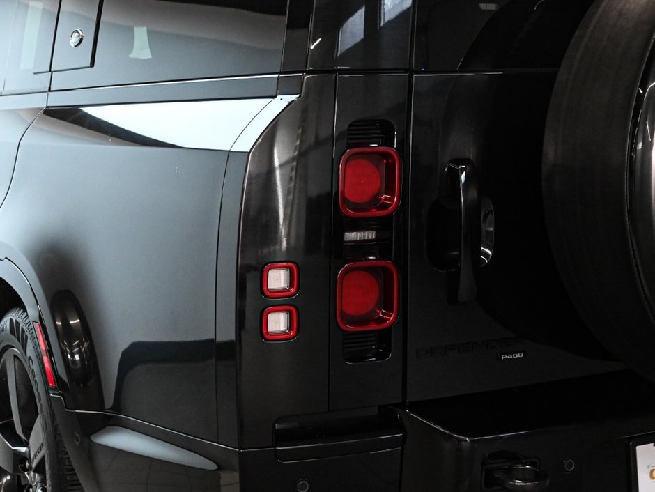 2023 Land Rover Defender X-Dynamic SE-30