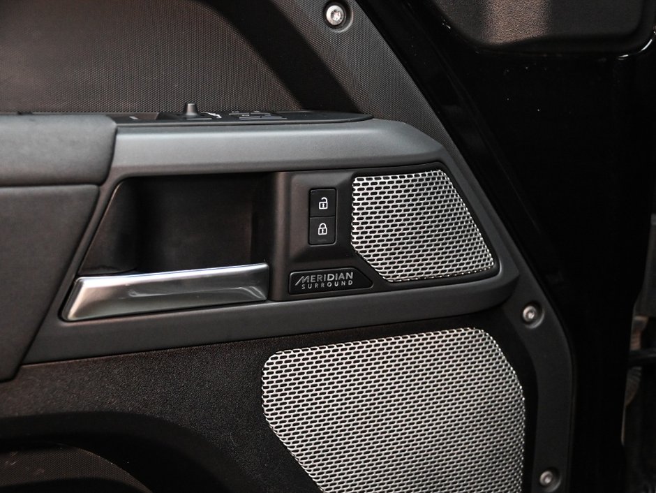2023 Land Rover Defender X-Dynamic SE-11