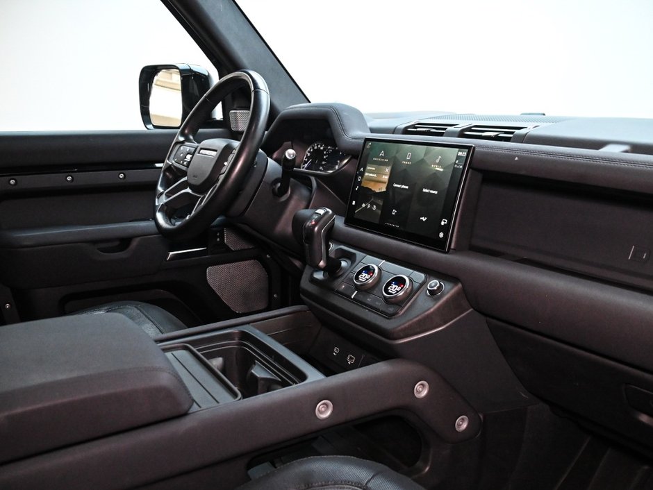 2023 Land Rover Defender X-Dynamic SE-26