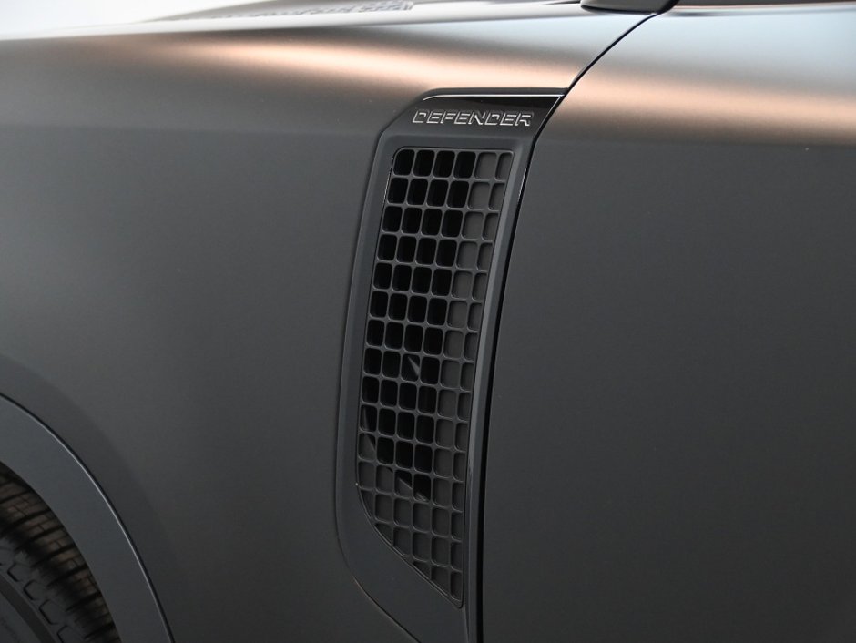 2024 Land Rover Defender S-32