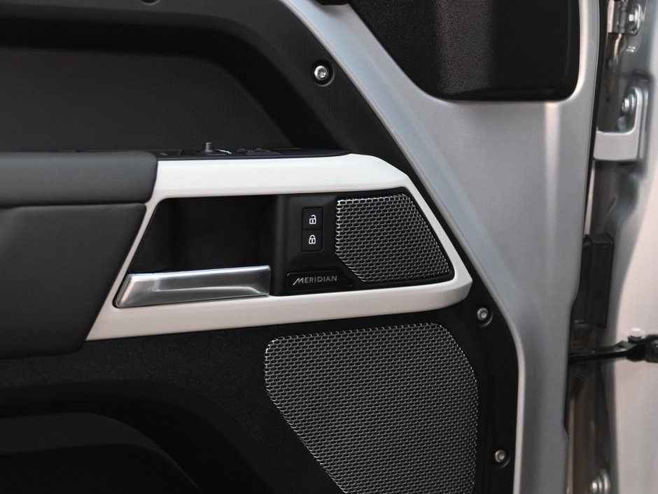 2024 Land Rover Defender S-10