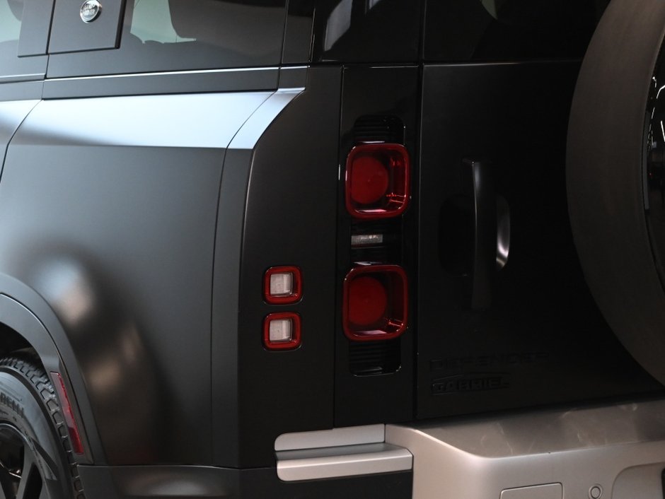 2024 Land Rover Defender S-29