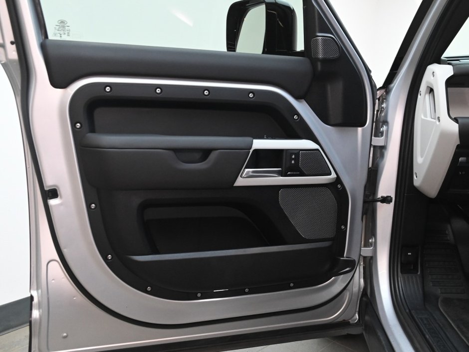 2024 Land Rover Defender S-8