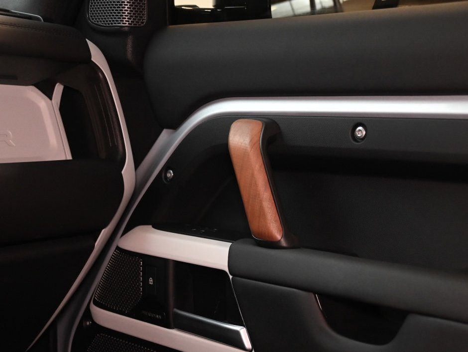 2024 Land Rover Defender S-27