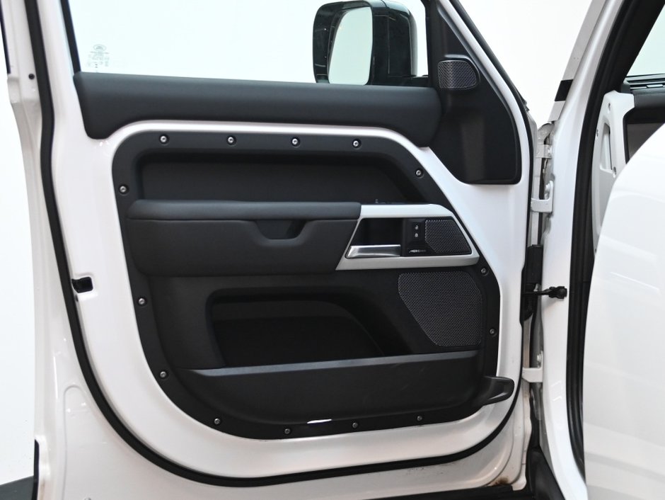 2024 Land Rover Defender S-8