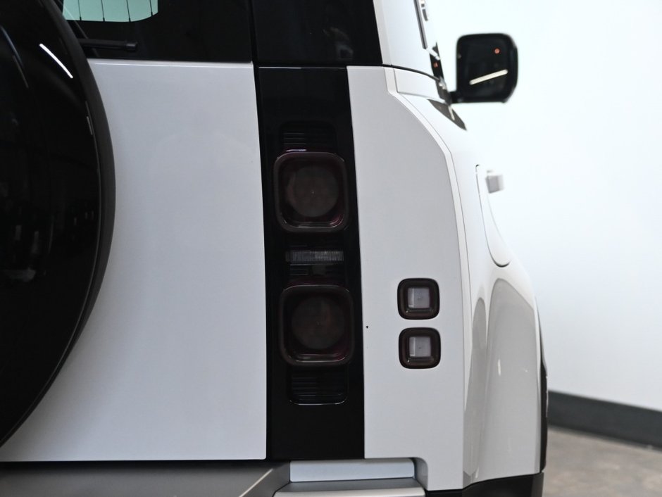2024 Land Rover Defender S-26