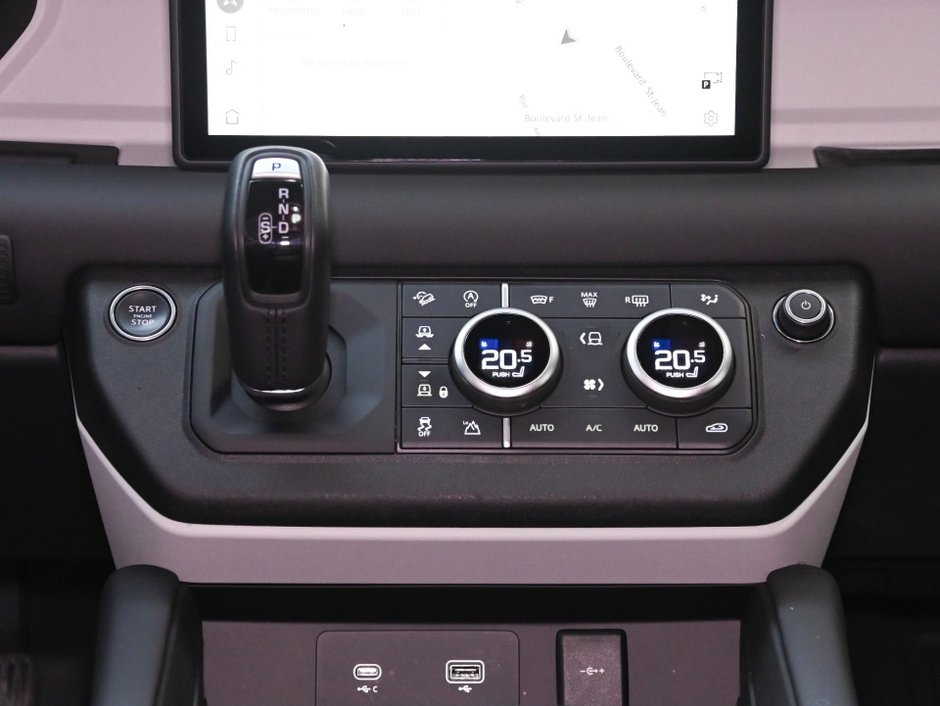 2024 Land Rover Defender S-21