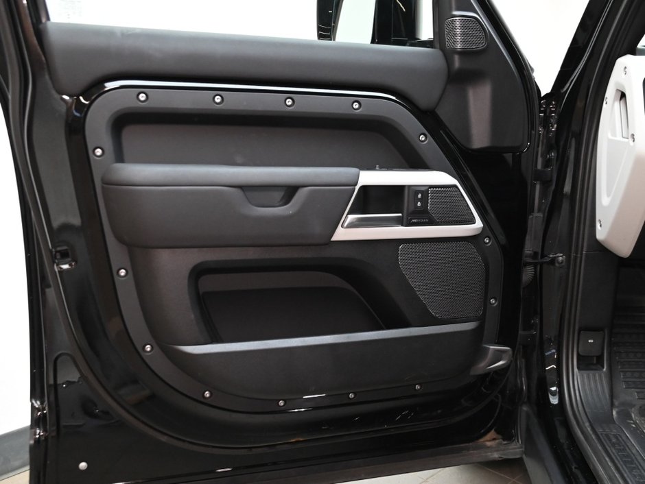 2024 Land Rover Defender S-8