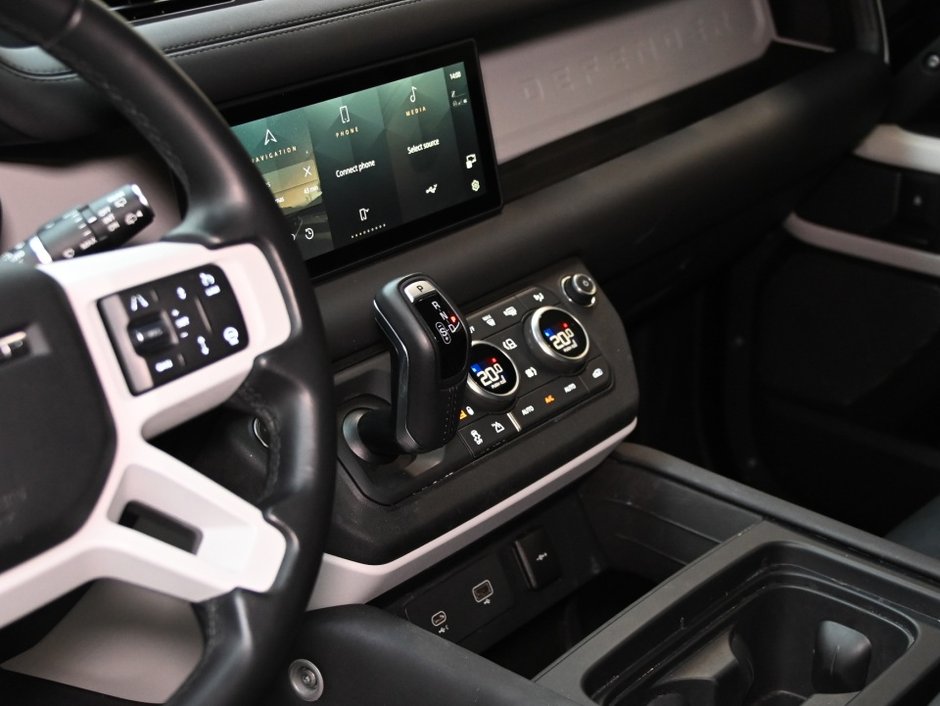 2024 Land Rover Defender S-18