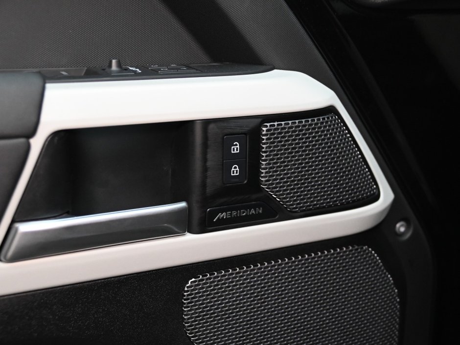 2024 Land Rover Defender S-10