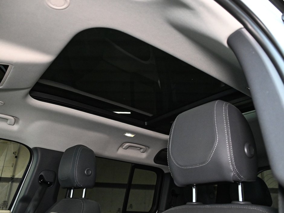 2024 Land Rover Defender X-Dynamic SE-24