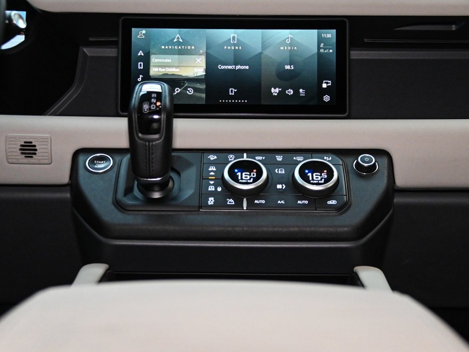 2024 Land Rover Defender X-Dynamic SE-21