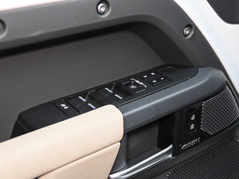 2024 Land Rover Defender X-Dynamic SE-9