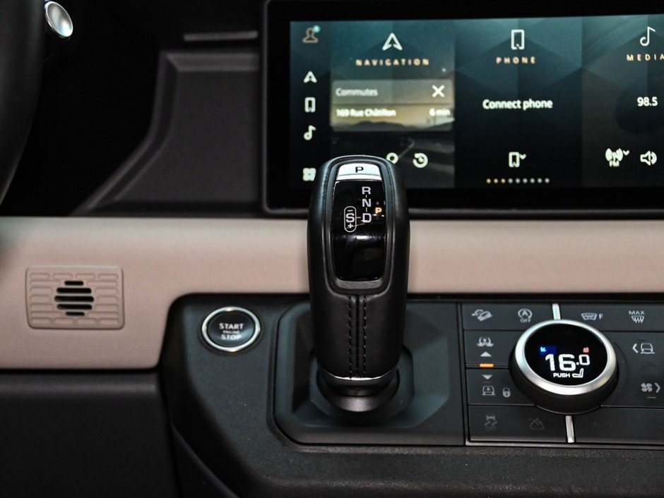 2024 Land Rover Defender X-Dynamic SE-22