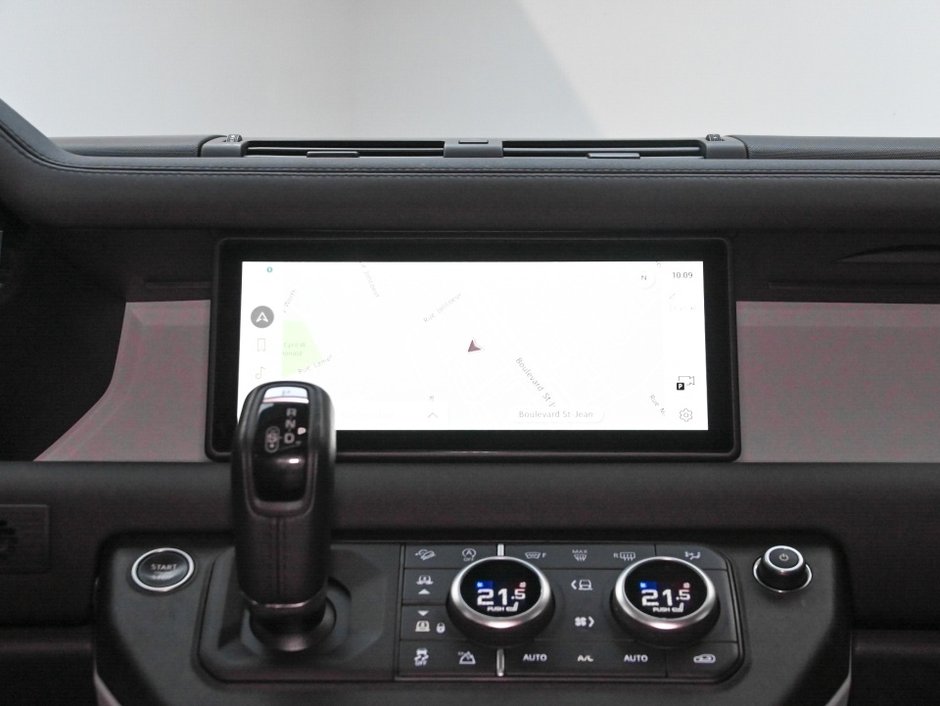 2024 Land Rover Defender S-17