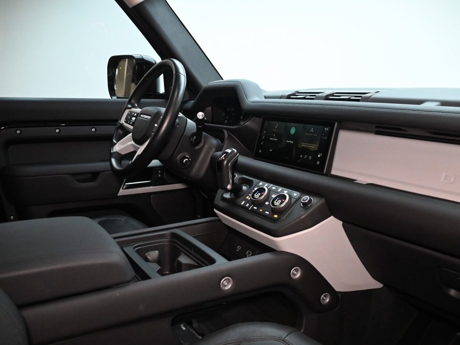 2024 Land Rover Defender S-25