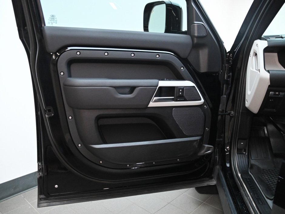 2024 Land Rover Defender S-8