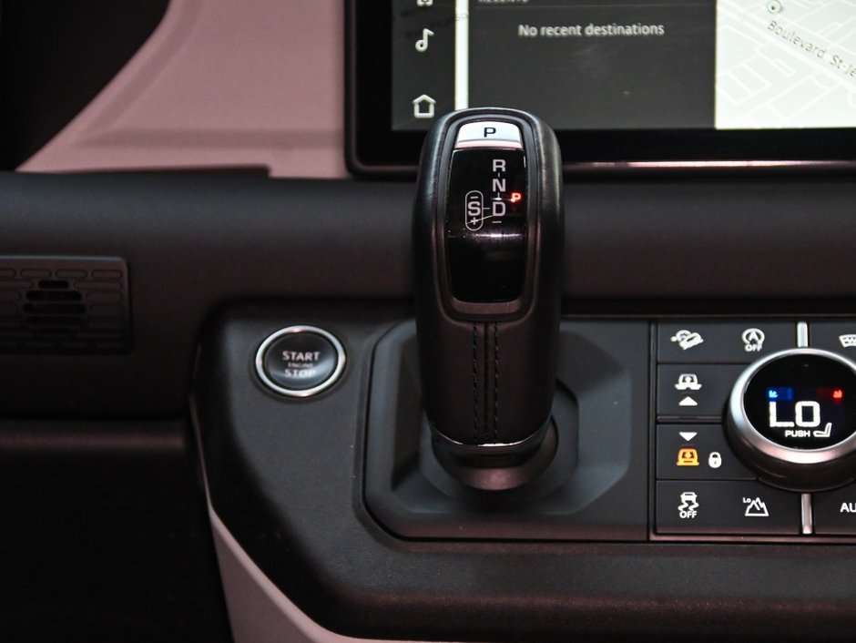 2024 Land Rover Defender S-21