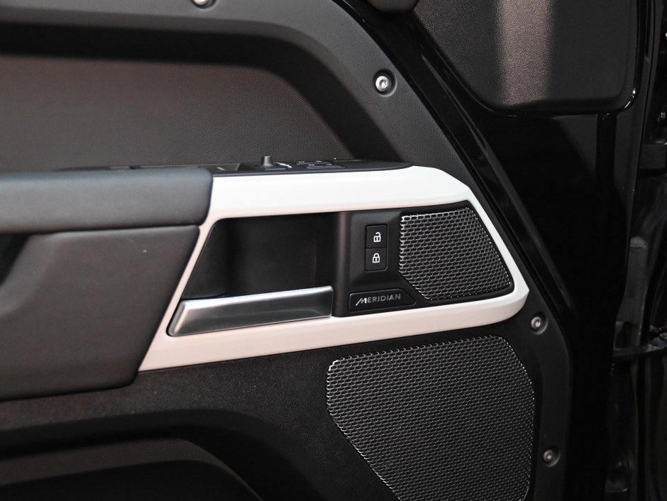 2024 Land Rover Defender S-10