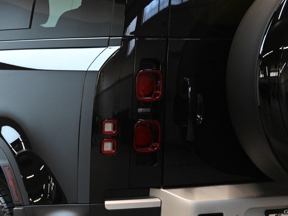 2025 Land Rover Defender S-30