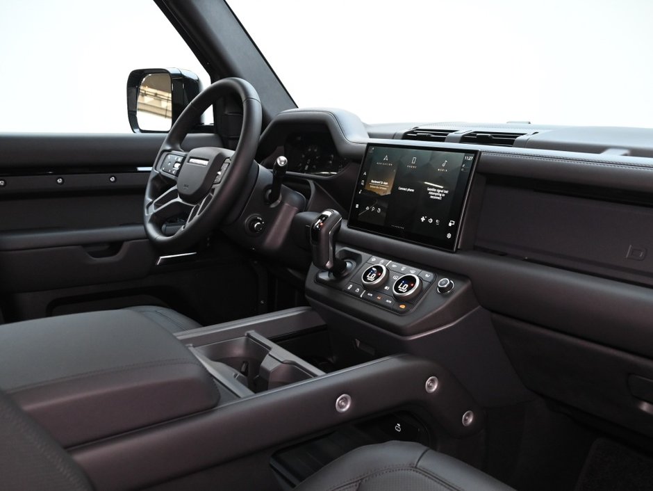 2025 Land Rover Defender S-26