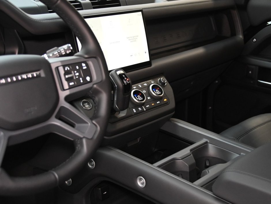 2025 Land Rover Defender S-24