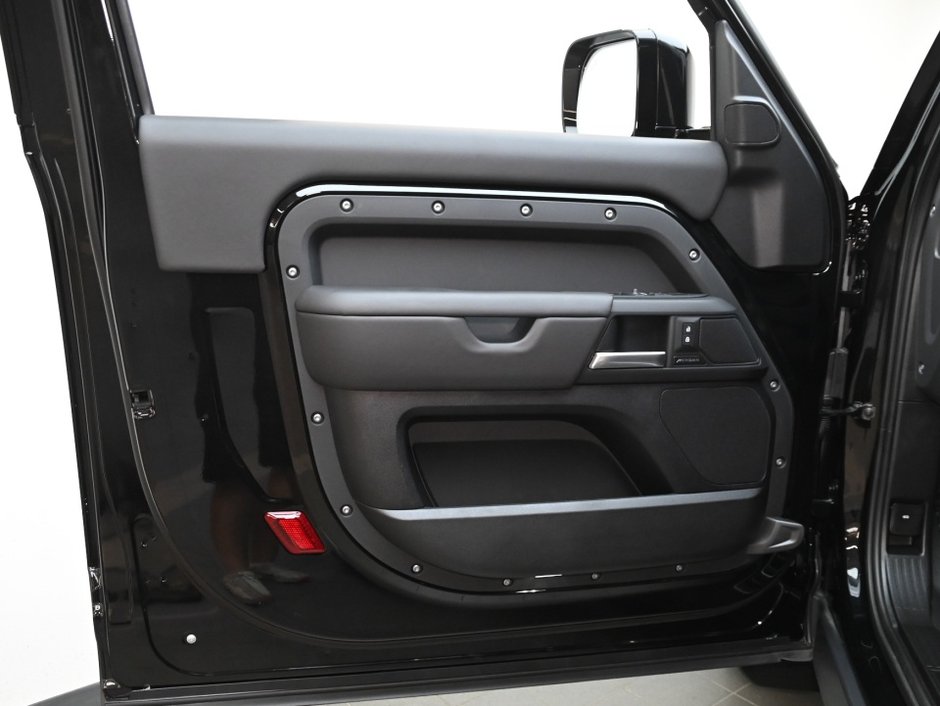 2025 Land Rover Defender S-8